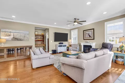 Living - 46 Ship Bottom Ln, Waretown, NJ 08758 photo 2 of 2