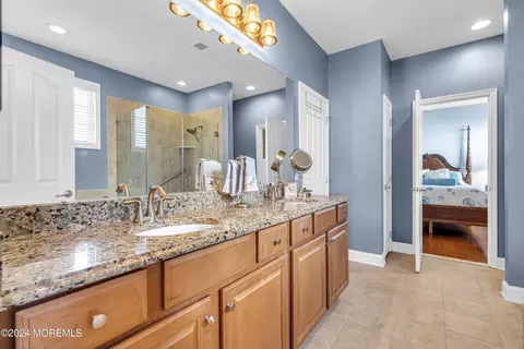 Bath - 46 Ship Bottom Ln, Waretown, NJ 08758 photo 1 of 3