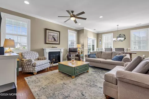 Living - 46 Ship Bottom Ln, Waretown, NJ 08758 photo 1 of 2