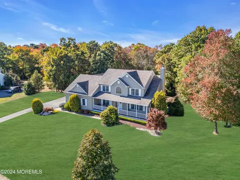 25 Topaz Dr, Jackson, NJ 08527