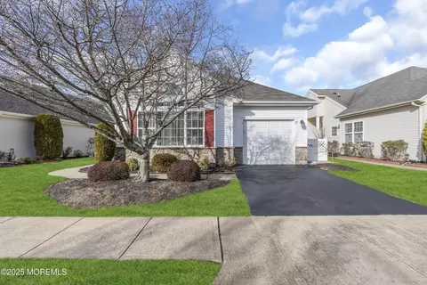 17 Florence Dr, Manchester, NJ 08759