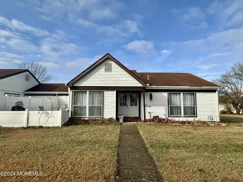 918 Liverpool Cir # B, Manchester, NJ 08759