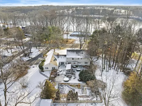 28 Beaver Dam Rd, Colts Neck, NJ 07722