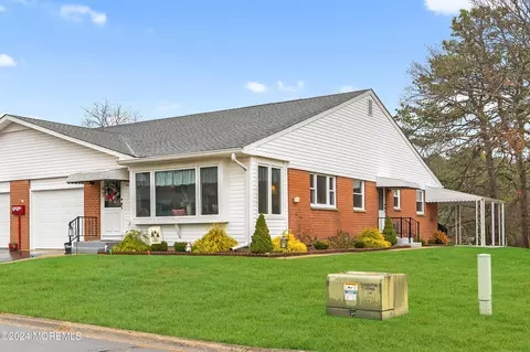 56 Hudson Pkwy #B, Whiting, NJ 08759