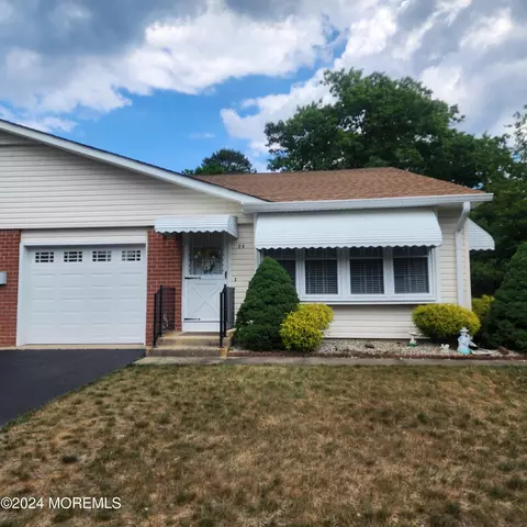 8 Conestoga Dr #B, Whiting, NJ 08759