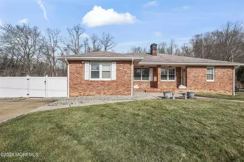 9 Duane St # B, Jamesburg, NJ 08831