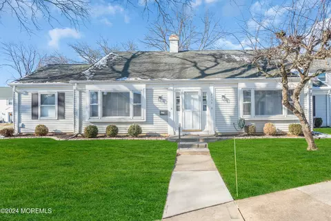 305 Sturbridge Ln # A, Monroe, NJ 08831