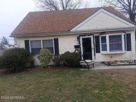 10 Pacific Ter, Hazlet, NJ 07730