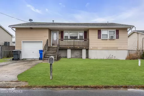 3216 Osborn Ter, Toms River, NJ 08753