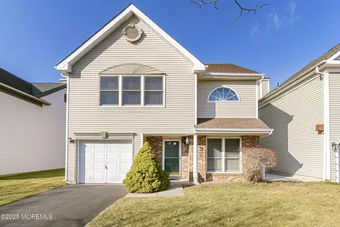 35 Glen Oaks Ct, Old Bridge, NJ 08857