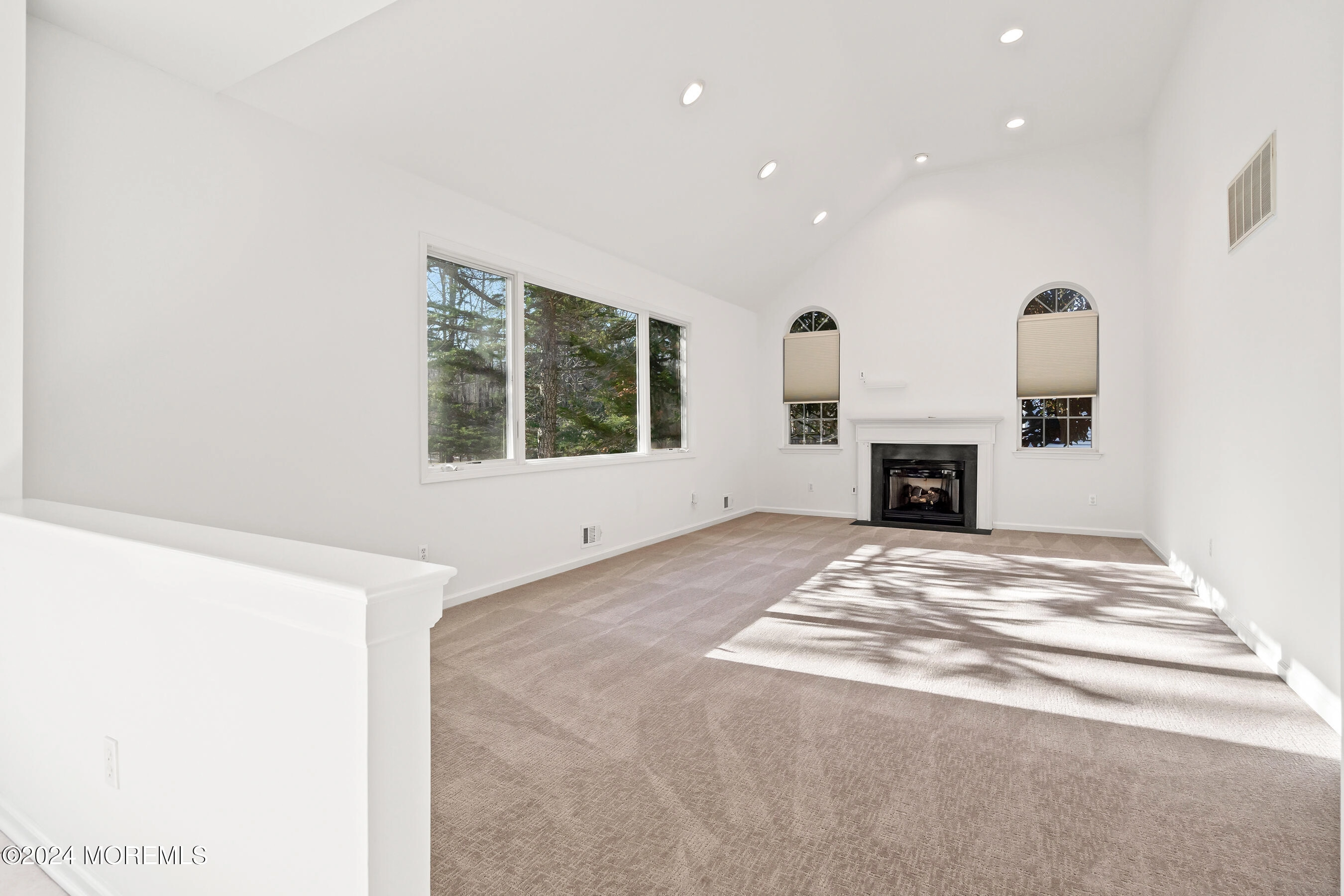 Living - 9 Nancy Ct, Jackson, NJ 08527 photo 4 of 5