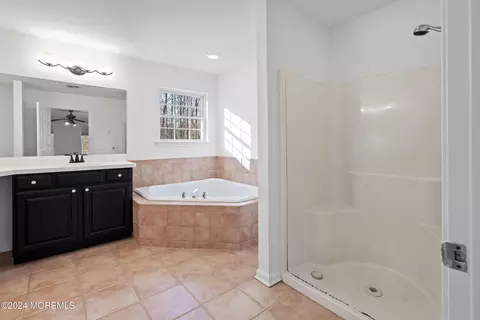 Bath - 9 Nancy Ct, Jackson, NJ 08527 photo 4 of 4