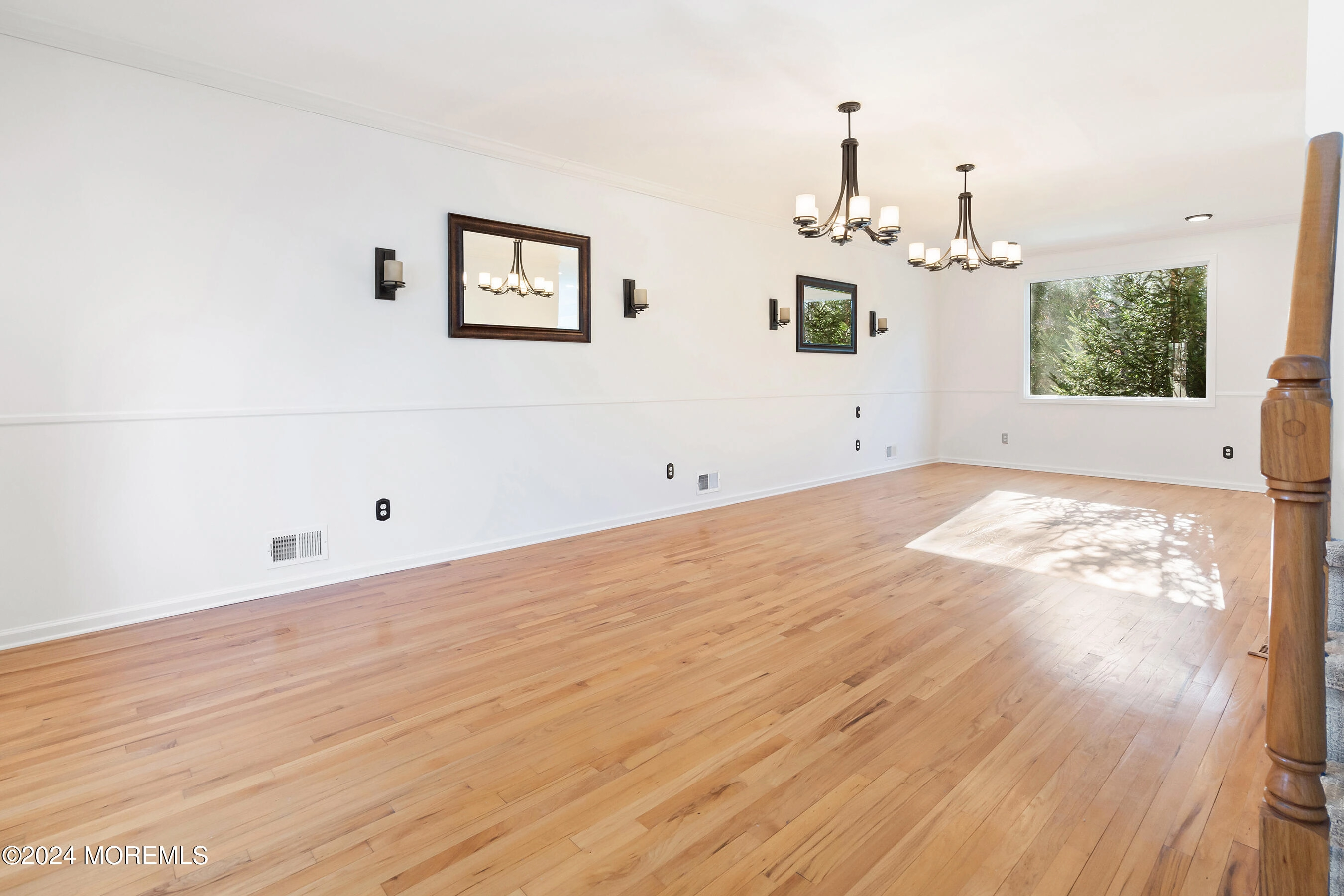 Living - 9 Nancy Ct, Jackson, NJ 08527 photo 3 of 5