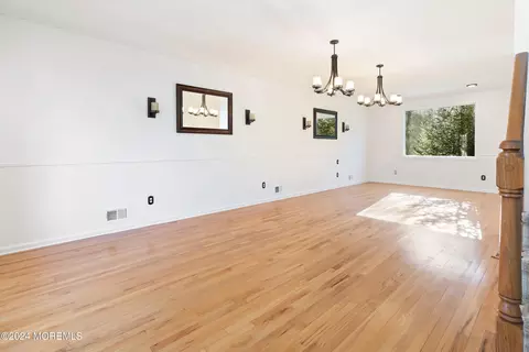 Living - 9 Nancy Ct, Jackson, NJ 08527 photo 3 of 5