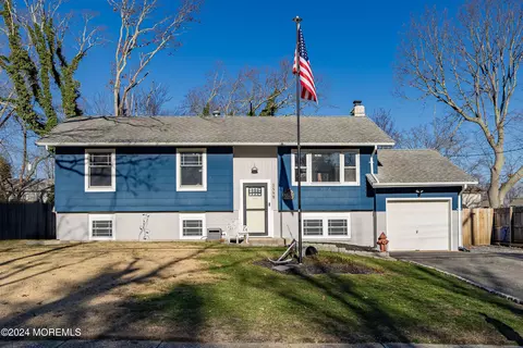 1598 Deer Hollow Dr, Toms River, NJ 08753