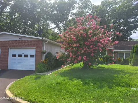 55 Buckingham Dr # E, Lakewood, NJ 08701
