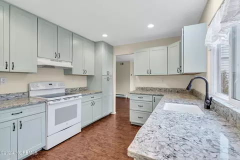 648 Pulham Ct #D, Manchester, NJ 08759