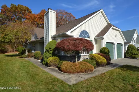 2522 Woodbine Ln, Toms River, NJ 08755