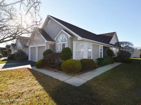 3300 Springer Ln, Toms River, NJ 08755
