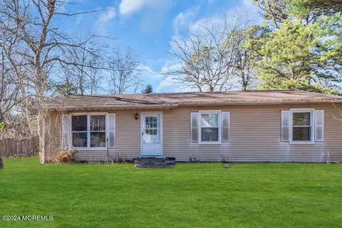 364 Hoover Ave, Bayville, NJ 08721