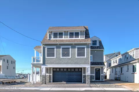 21 Ocean Ave, Point Pleasant Beach, NJ 08742