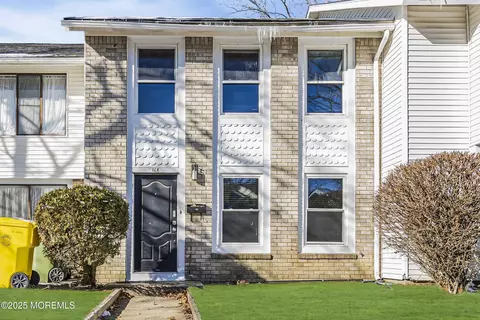 168 Williamsburg Ln, Lakewood, NJ 08701