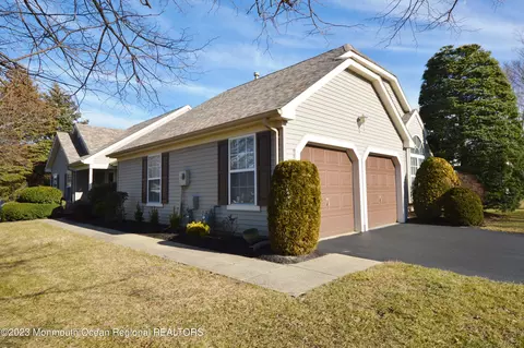 2651 Meadow Lake Dr, Toms River, NJ 08755