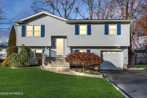 902 Utah Dr, Toms River, NJ 08753