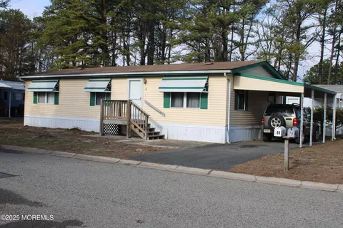 68 Beaver Ave, Whiting, NJ 08759