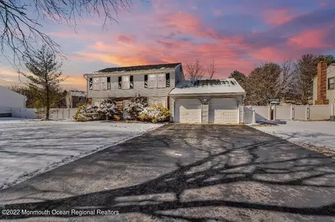 4 Reston Rd, Manalapan, NJ 07726