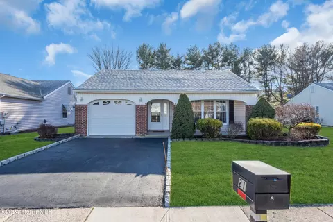 21 St Paul Pl, Manchester, NJ 08759