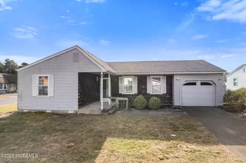 1 Foxboro Ct, Whiting, NJ 08759
