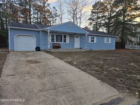 924 2nd Ave, Toms River, NJ 08757