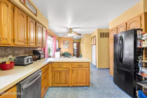 Kitchen - 492 Burke Rd, Jackson, NJ 08527 photo 2 of 4