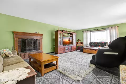 Living - 492 Burke Rd, Jackson, NJ 08527 photo 4 of 7