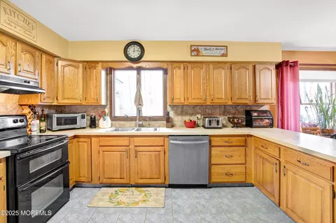 Kitchen - 492 Burke Rd, Jackson, NJ 08527 photo 1 of 4