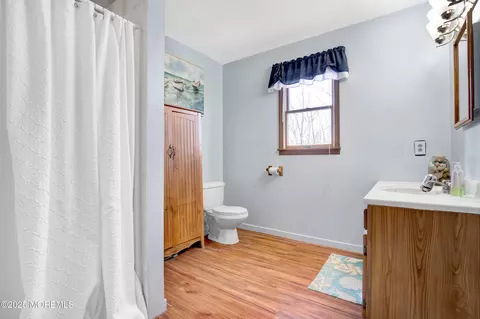 Bath - 492 Burke Rd, Jackson, NJ 08527 photo 2 of 4