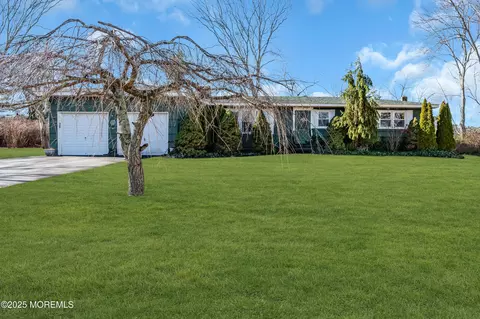 452 N Lake Shore Dr, Brick, NJ 08723
