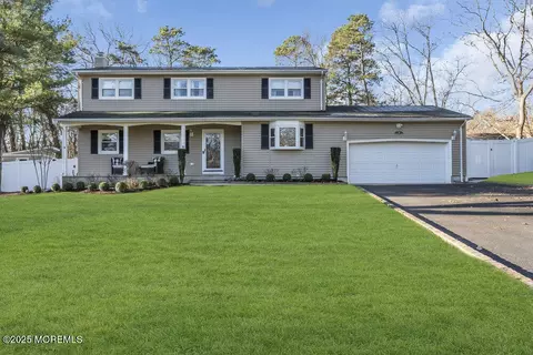 16 Cambridge Ct, Toms River, NJ 08753