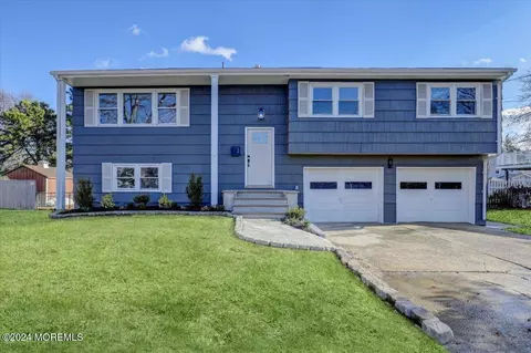 506 Thompson Pl, North Middletown, NJ 07748