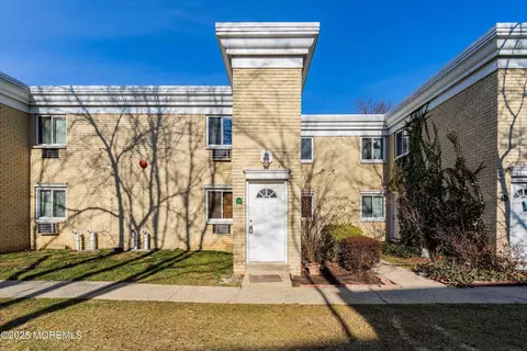 12 Lake Ave #5B, East Brunswick, NJ 08816