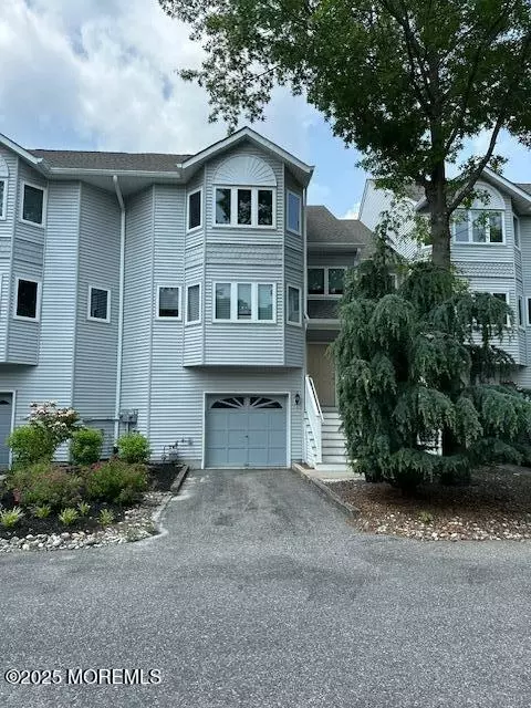 122 Orchid Ct #1202, Toms River, NJ 08753
