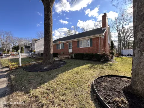 947 Beacon Ave, Brick, NJ 08723