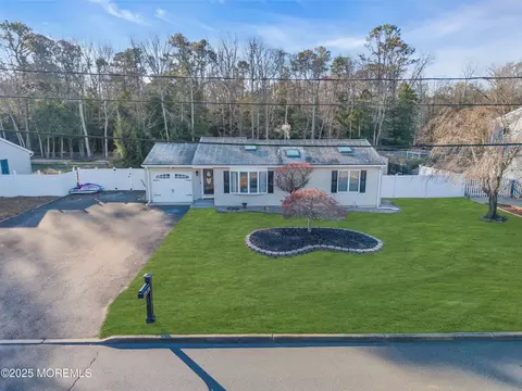 423 Cedar Dr, Lanoka Harbor, NJ 08734