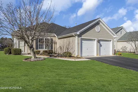 3 Summerlawn Dr, Lakewood, NJ 08701