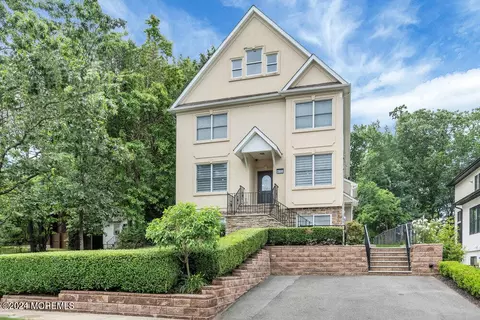 764 Lakeview Dr, Lakewood, NJ 08701