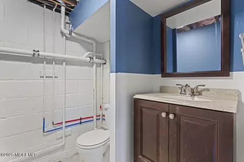 Bath - 31 Phalanx Rd, Lincroft, NJ 07738 photo 2 of 2