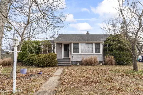 325 Tiller Ave, Beachwood, NJ 08722