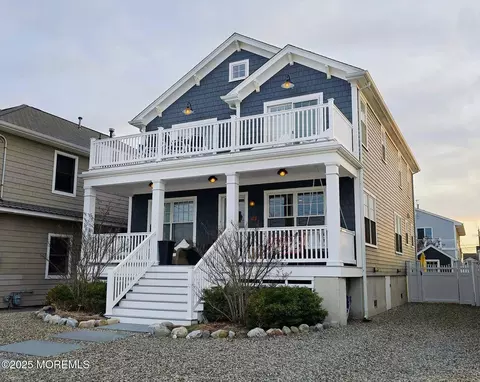 16 Bryn Mawr Ave, Lavallette, NJ 08735