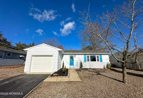 34 Northumberland Dr, Berkeley, NJ 08721